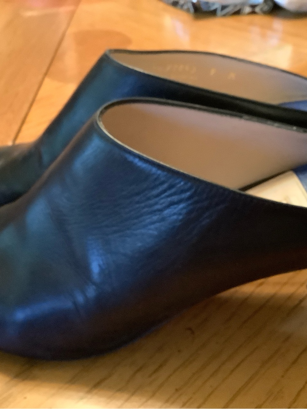 Stuart Weitzman Black Pointed Toe Leather Mules Size 9 - Picture 2 of 5